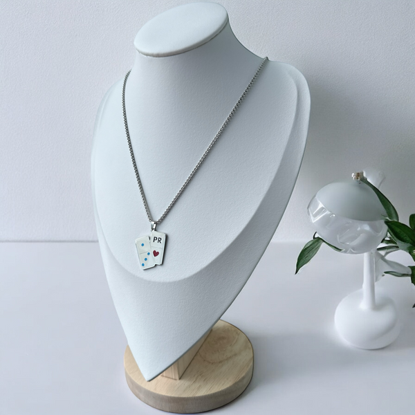 Collar Ficha de Dominos con los Colores de la Bandera de PR.