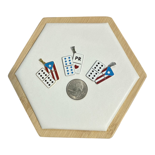 COLLAR FICHA DE DOMINOS BANDERA DE PR EN PLATEADO