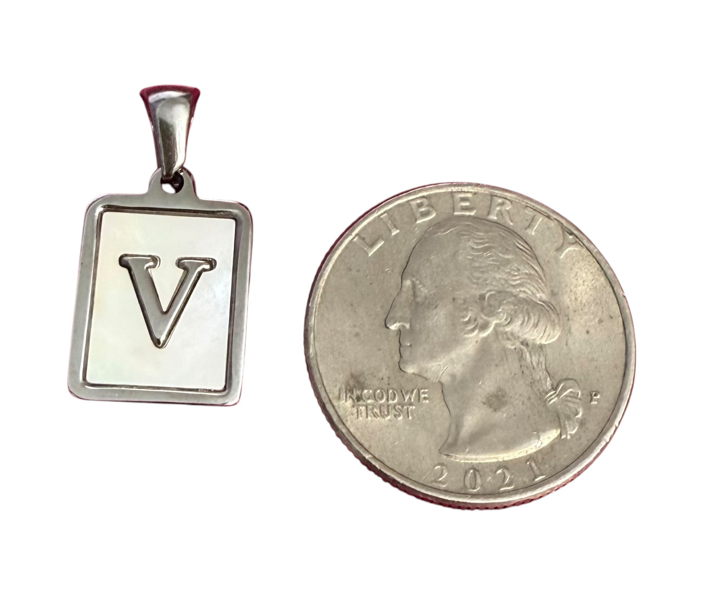 Inicial del Nombre Plateada
Letra V