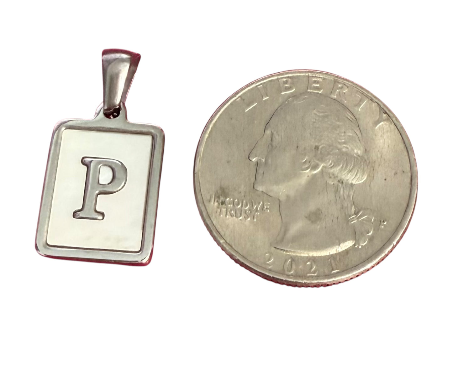 Inicial del Nombre Plateada
Letra P