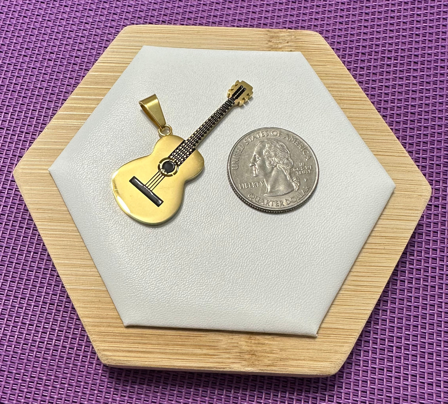 Collar Guitarra en Dorada