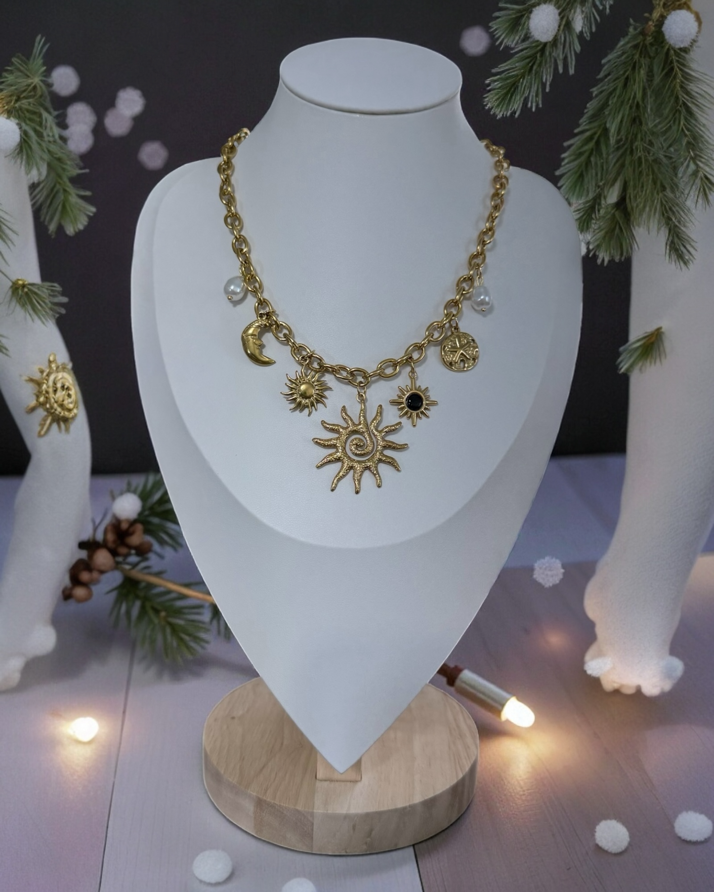 COLLAR SOL MULTI CHARMS EN DORADO