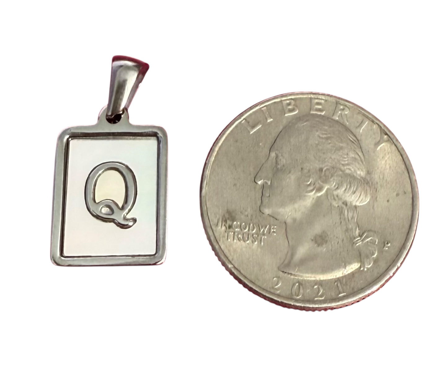 Inicial del Nombre Plateada
Letra Q