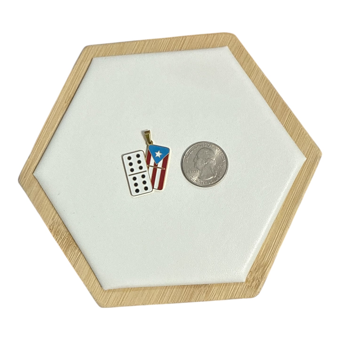 COLLAR FICHA DE DOMINOS BANDERA DE PR EN PLATEADO
