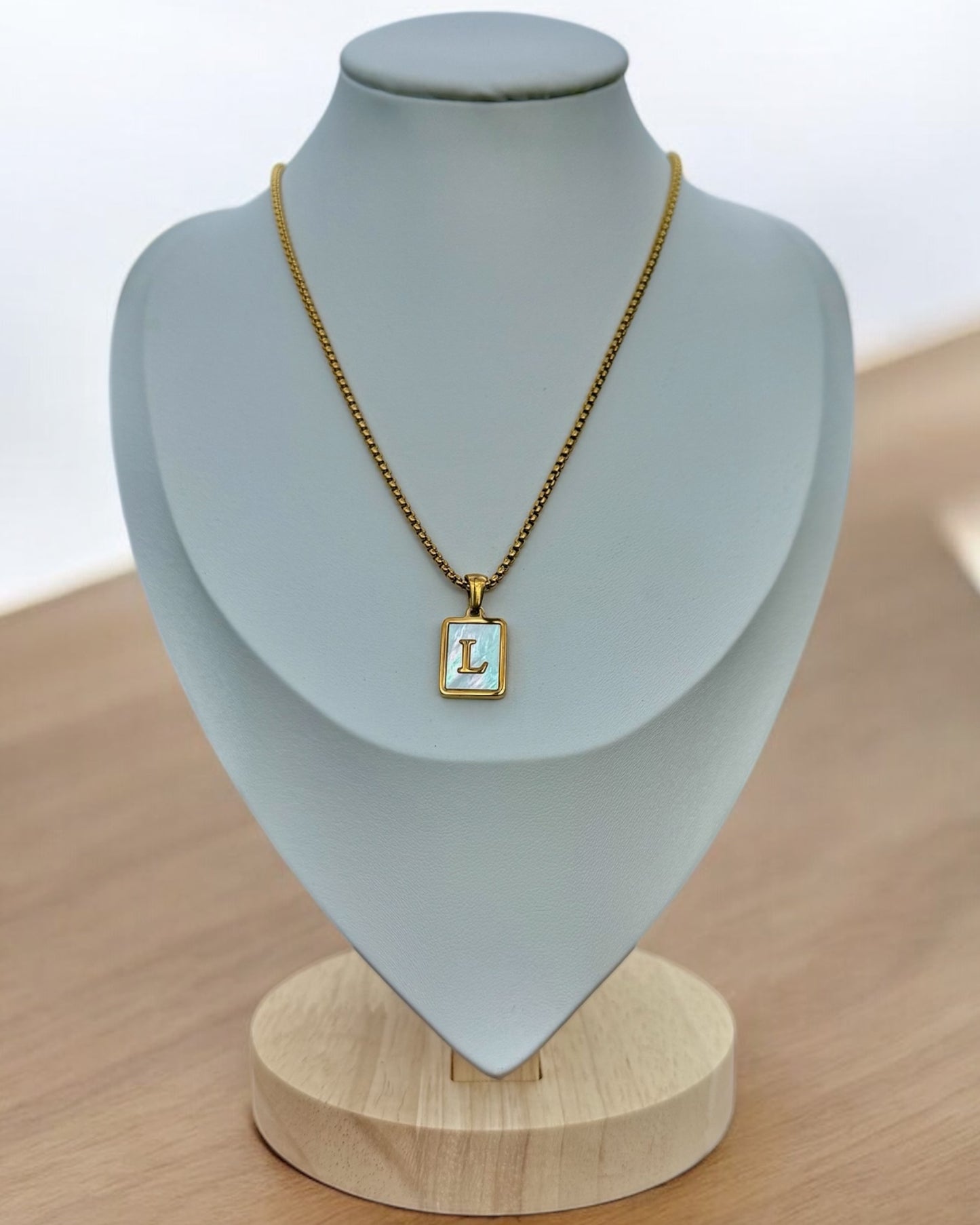 Inicial del Nombre Dorada
 Letra L