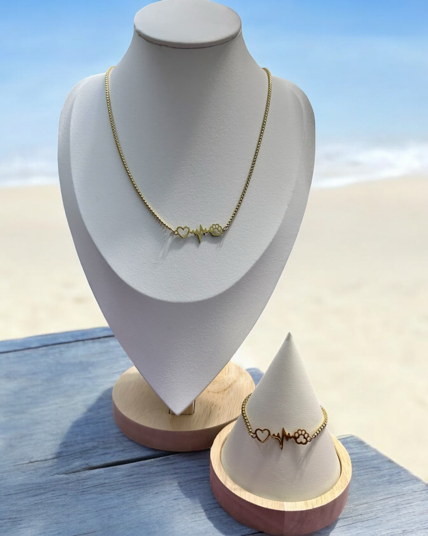 Set Mi Corazón Late por mi Mascota en Dorada (Collar y Pulsera)