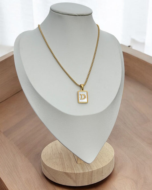 Inicial del Nombre Dorada
 Letra D