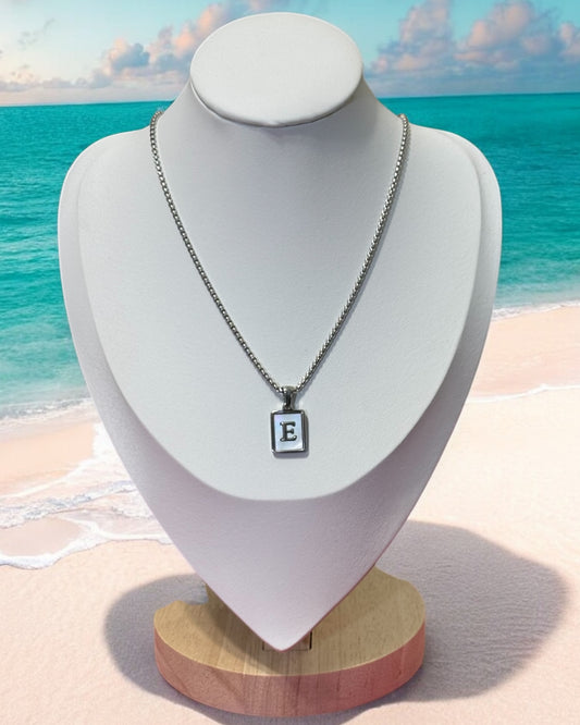 Inicial del Nombre Plateada Letra E