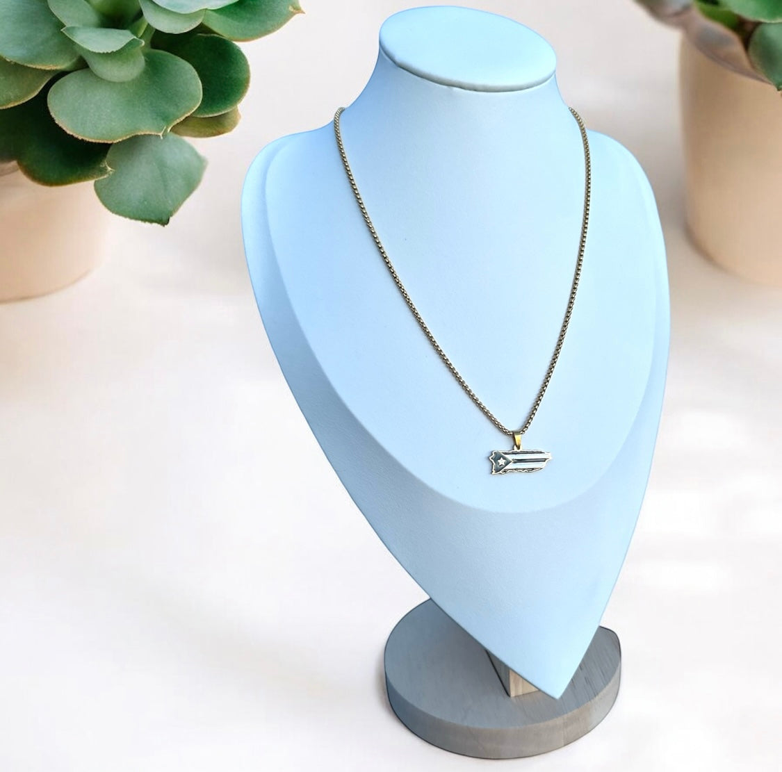 Collar Mapa de PR Blanco/Negro en Dorado