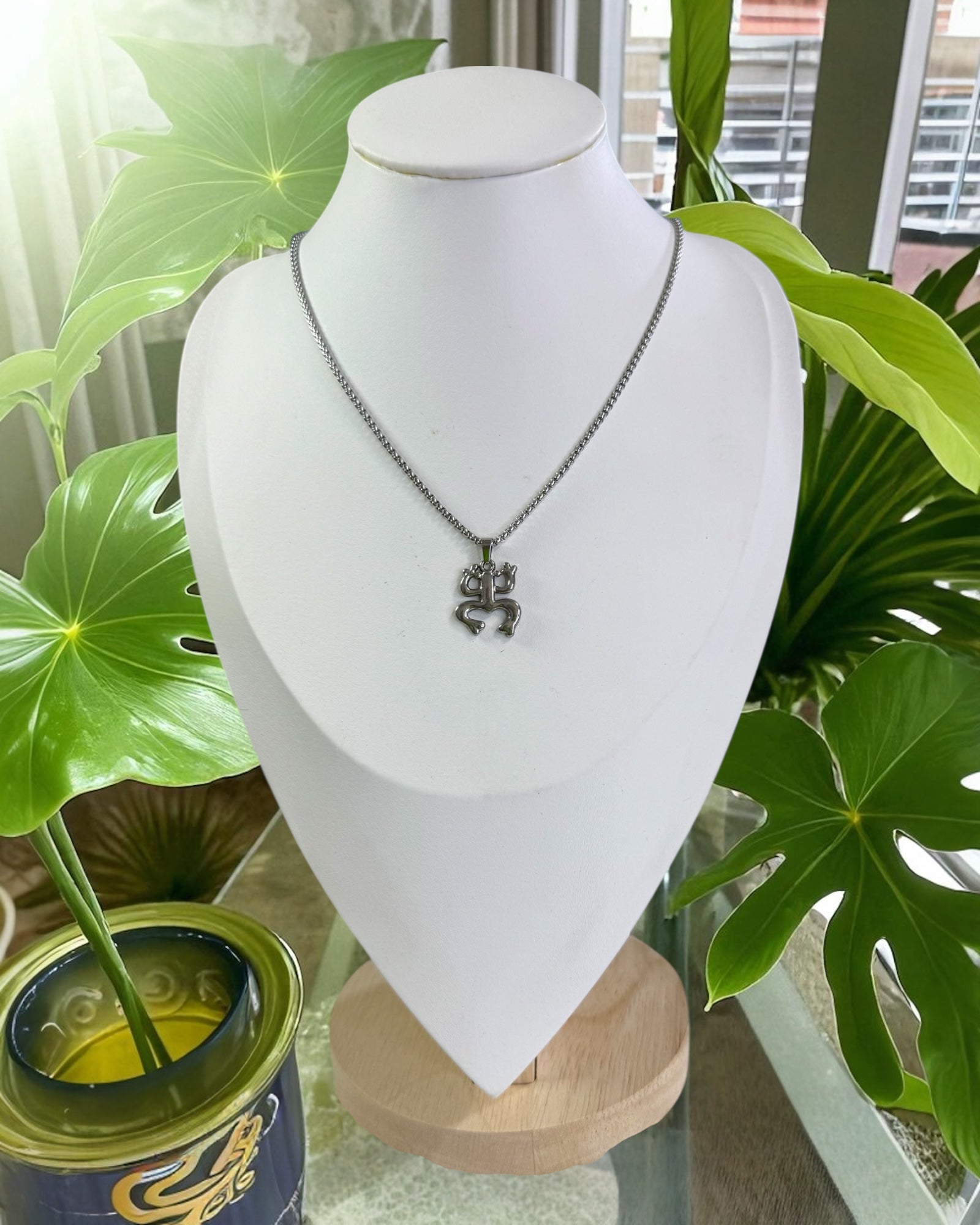 Collar Coqui Taíno Figura