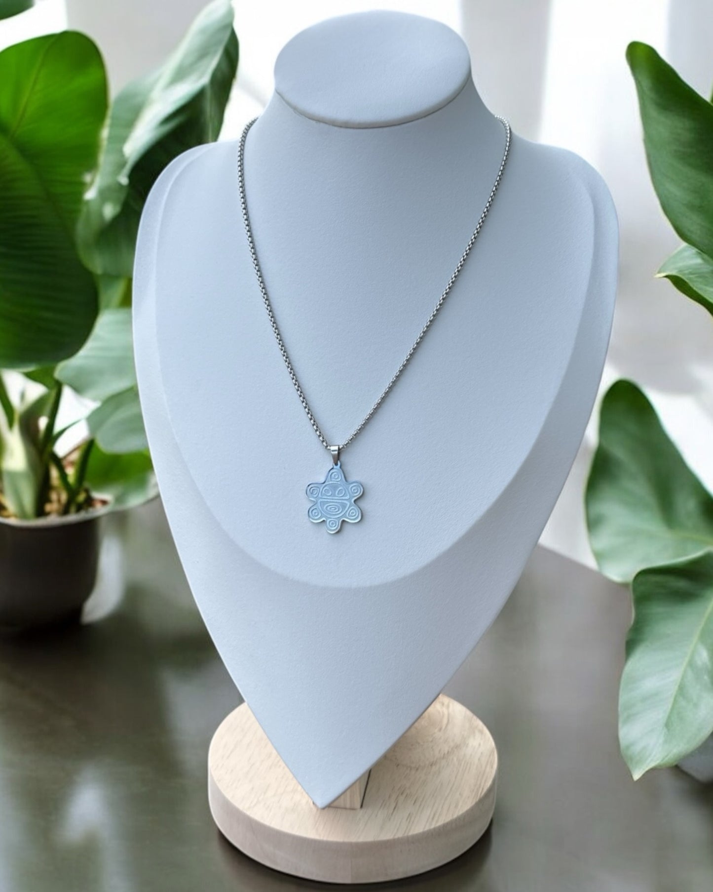 Collar Sol Taino Plateado (Mediano)