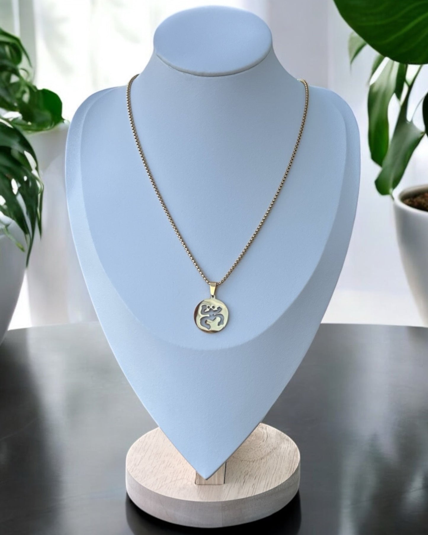 Collar Coqui Taino Redondo en Dorado