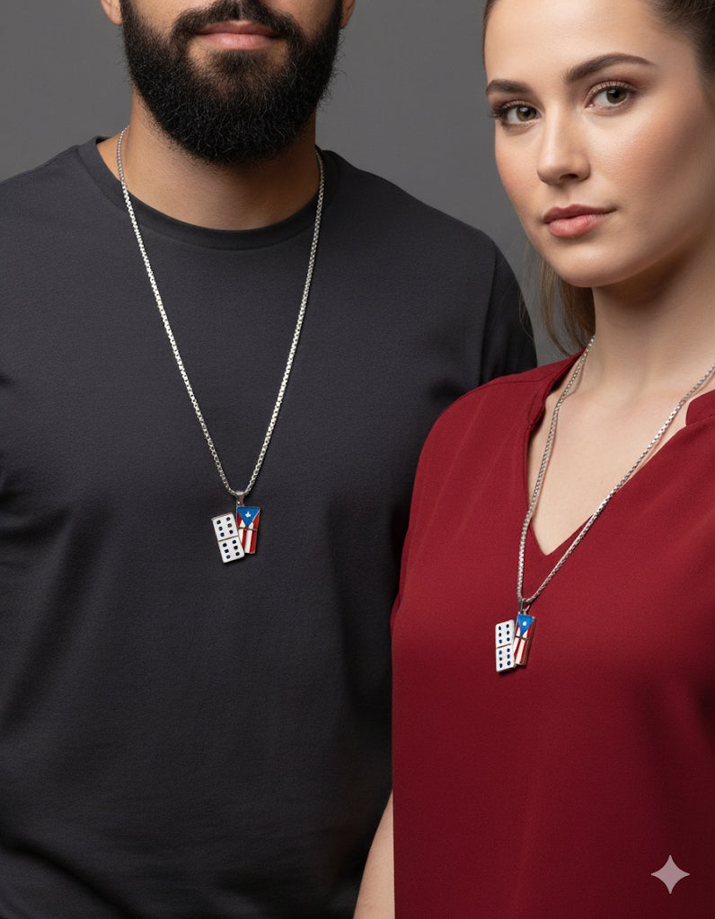 COLLAR FICHA DE DOMINOS BANDERA DE PR EN PLATEADO
