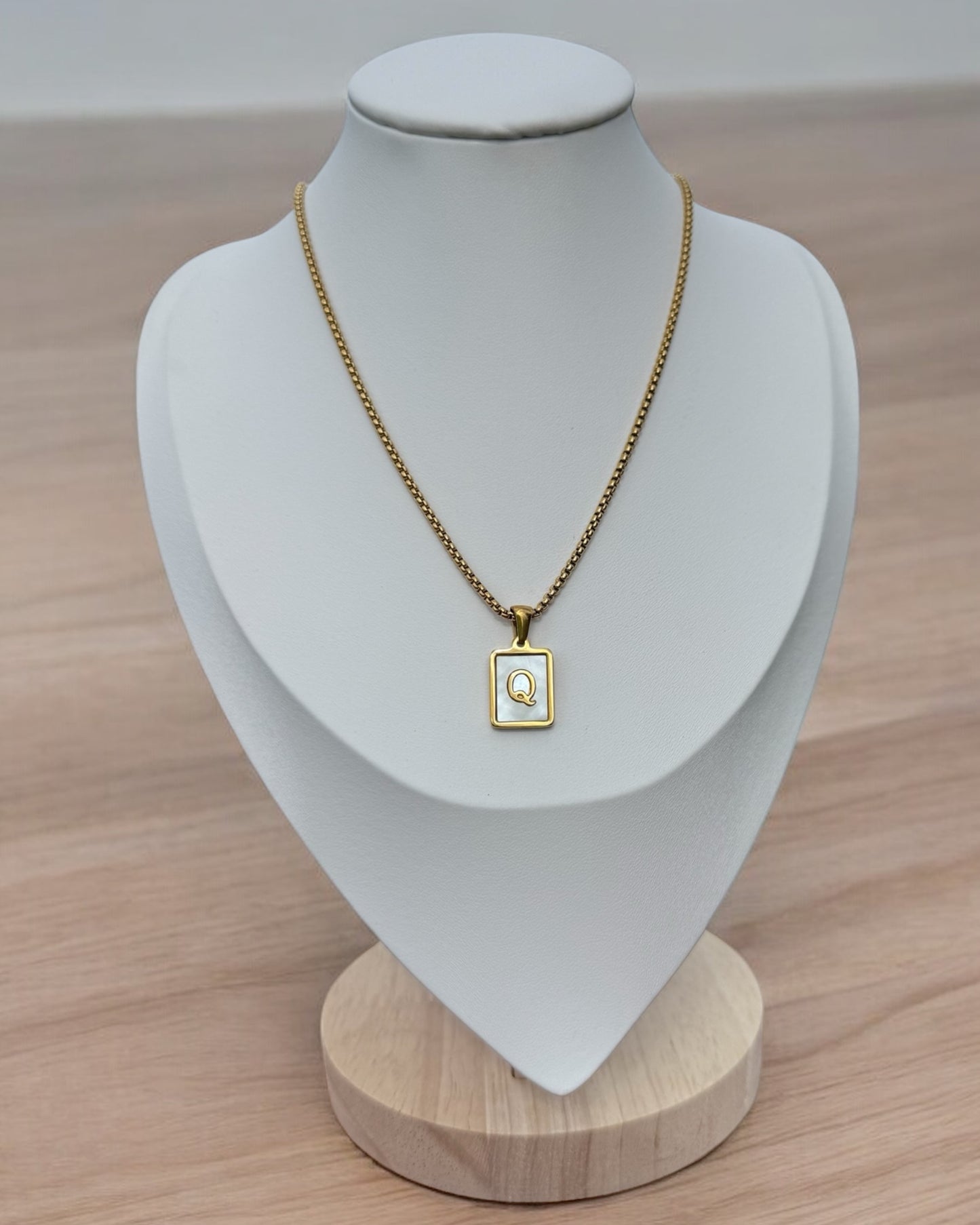 Inicial del Nombre Dorada
 Letra Q