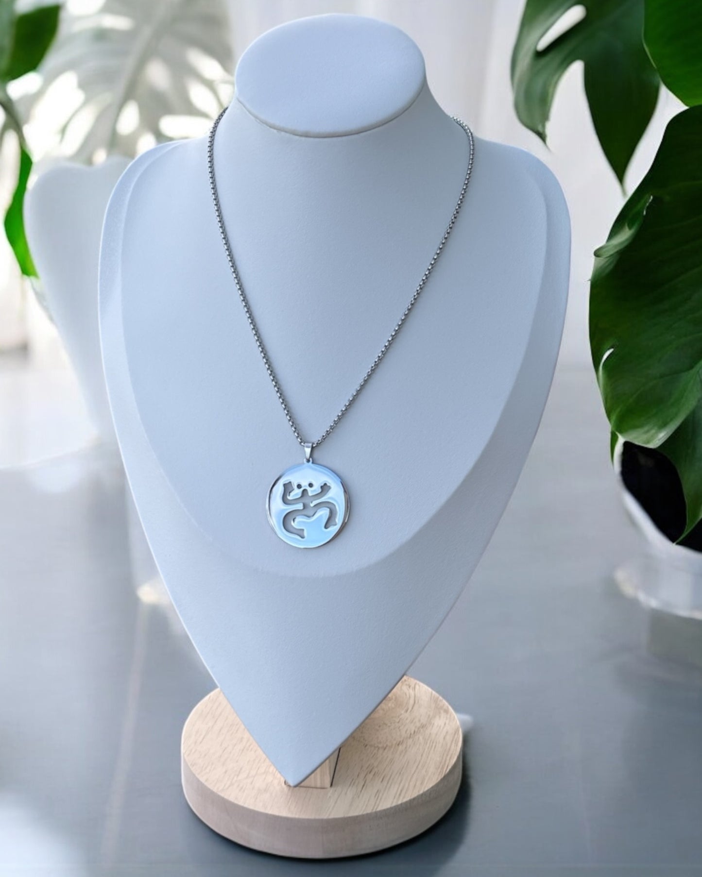 Collar Coqui Taíno Plateado (Grande)