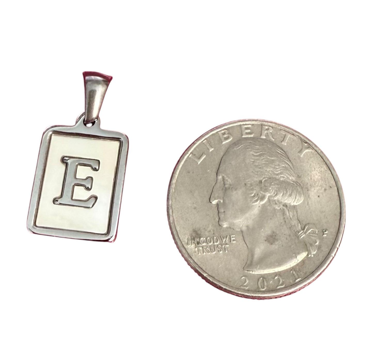 Inicial del Nombre Plateada Letra E