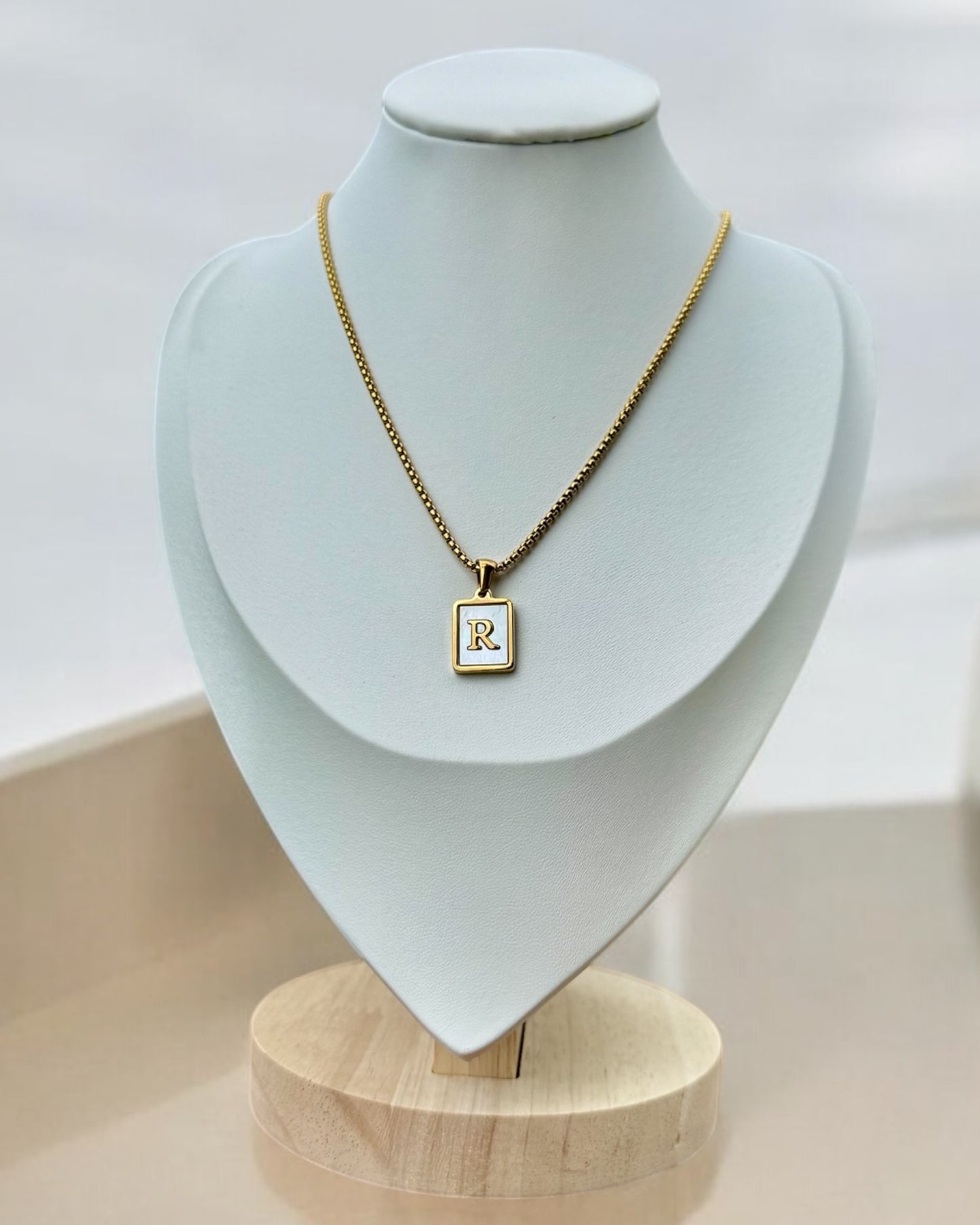 Inicial del Nombre Dorada Letra R