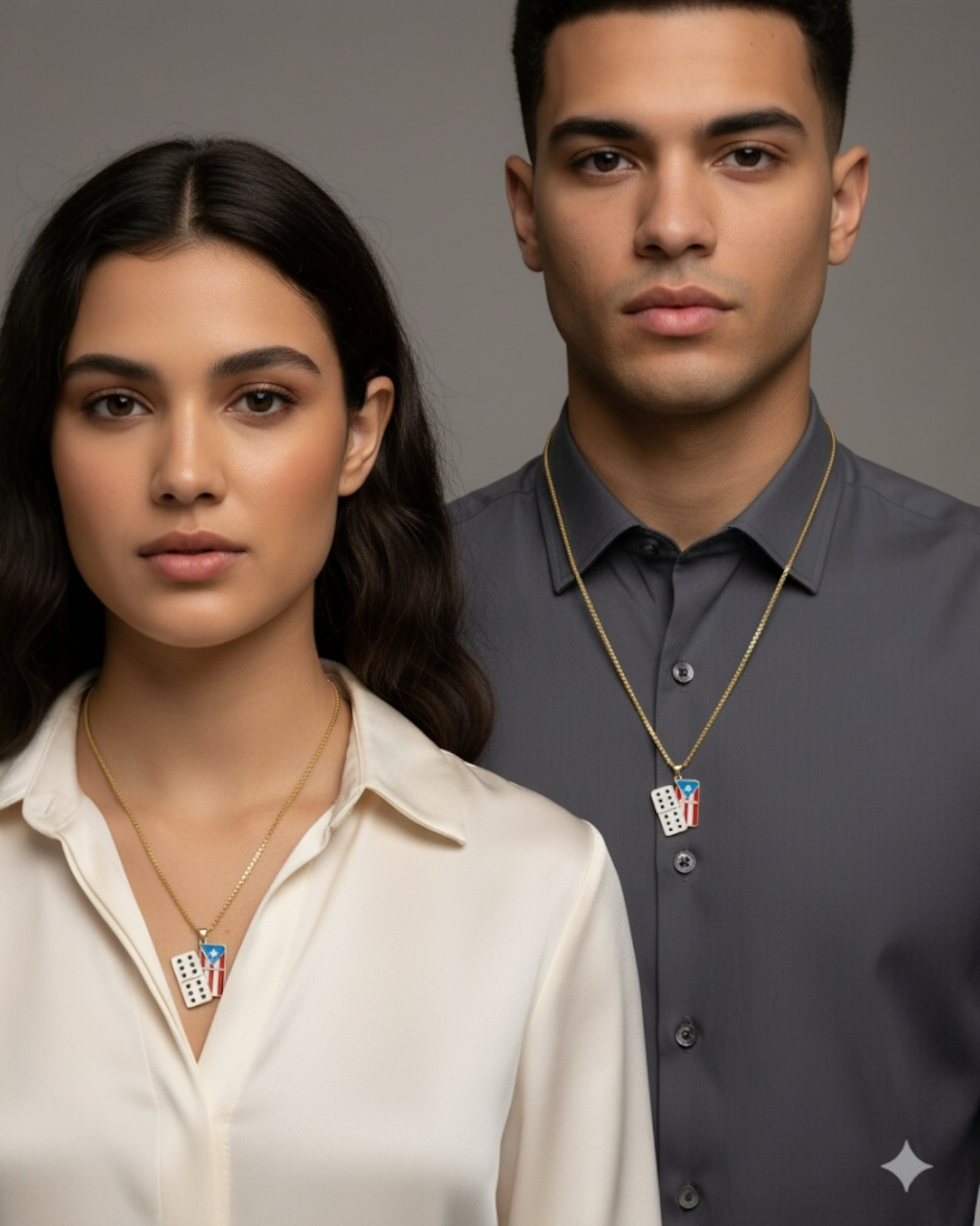 COLLAR FICHA DE DOMINOS CON BANDERA DE PR EN DORADO