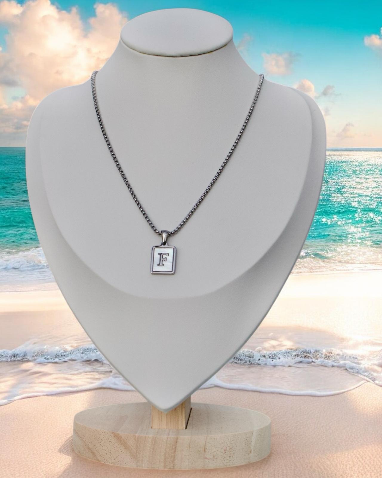 Inicial del Nombre Plateada
 Letra F