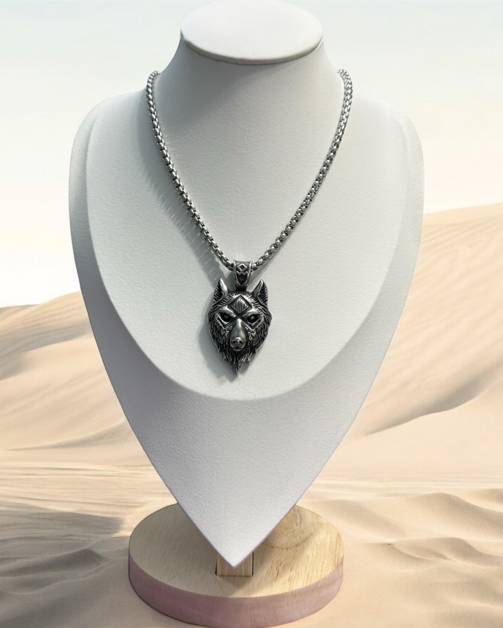 Cadena con Lobo en Stainless Steel.