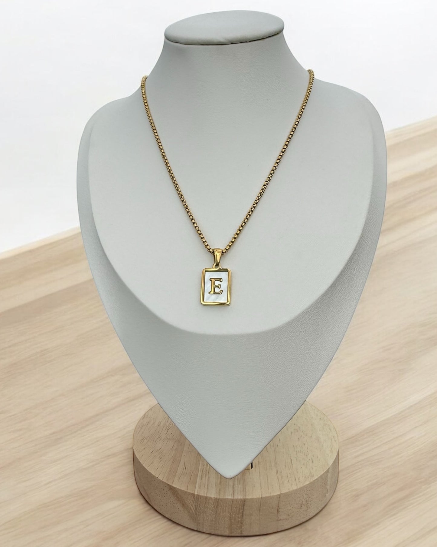 Inicial del Nombre Dorada Letra E