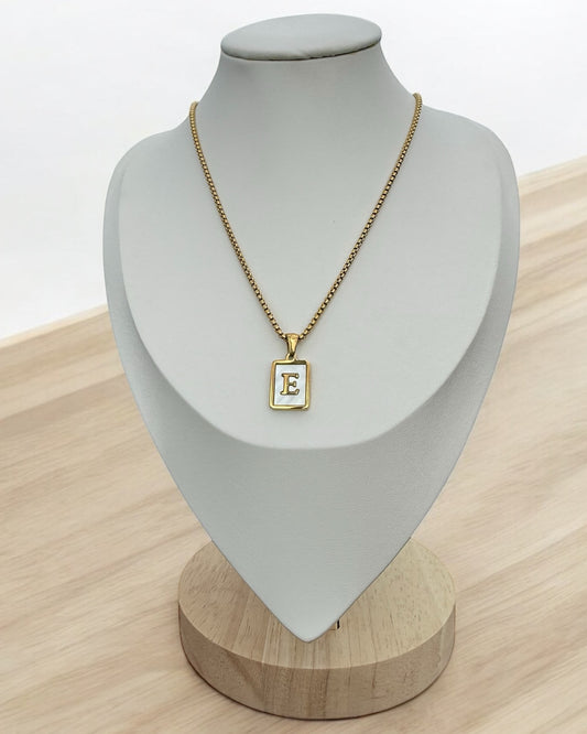 Inicial del Nombre Dorada Letra E