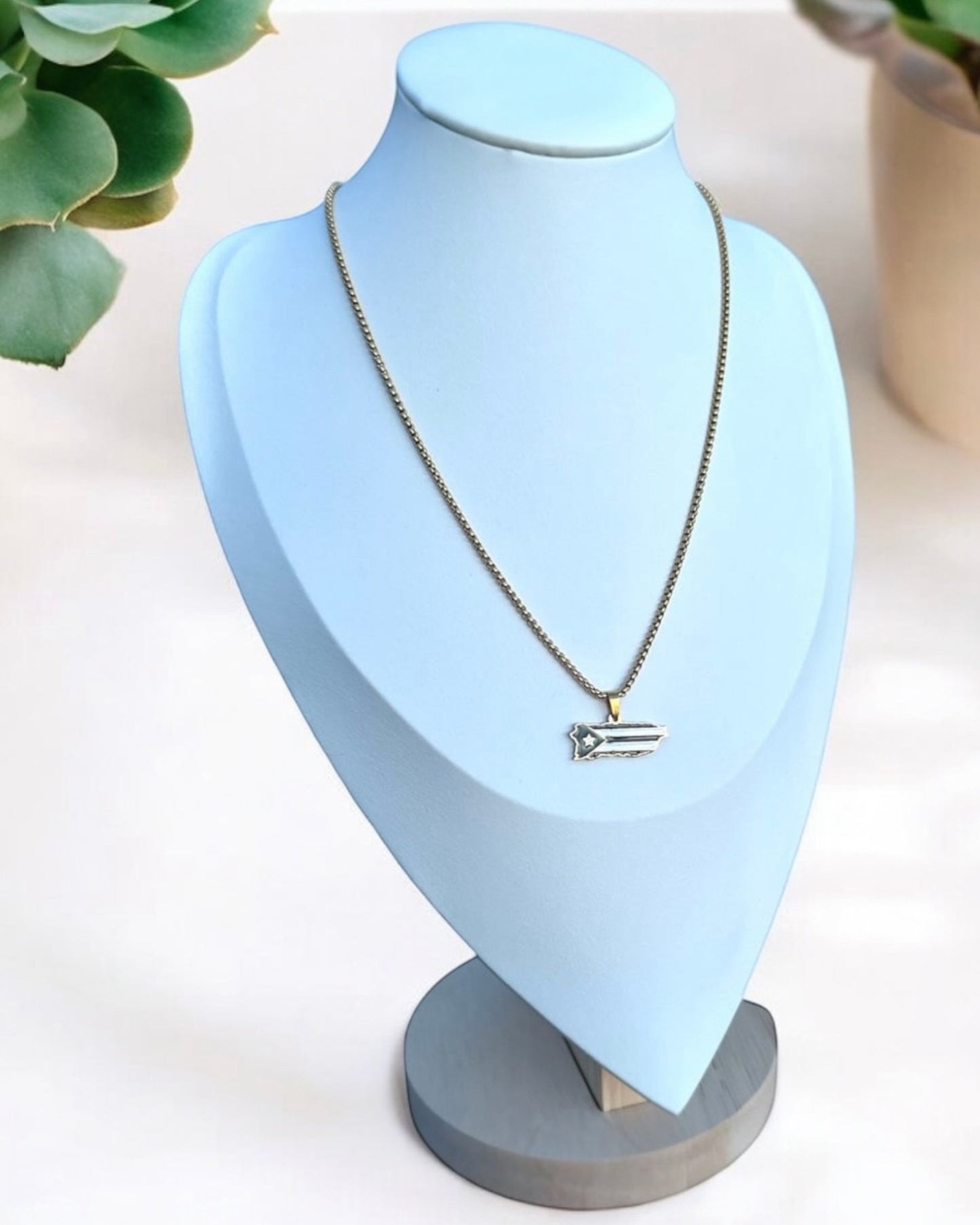 Collar Mapa de PR Blanco/Negro en Dorado