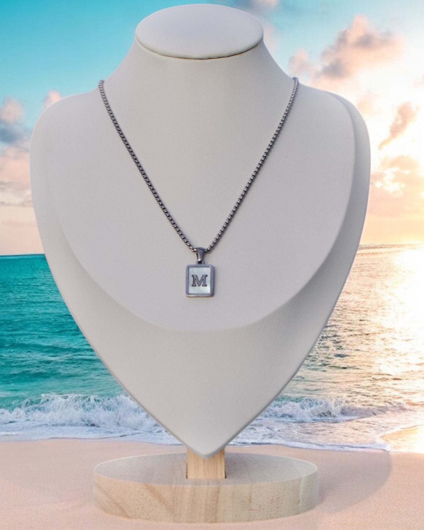 Inicial del Nombre Plateada
 Letra M