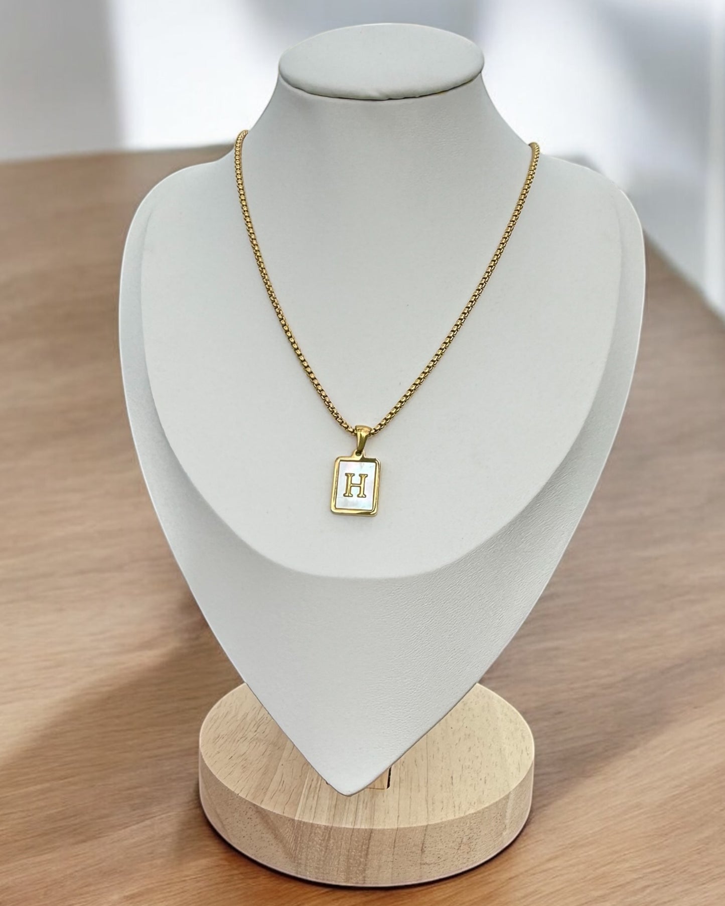 Inicial del Nombre Dorada
 Letra H