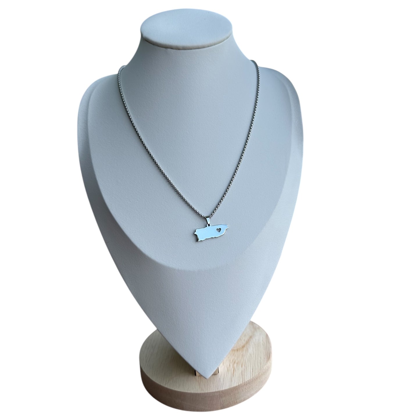 Collar mapa de Puerto Rico con Corazón Plateada