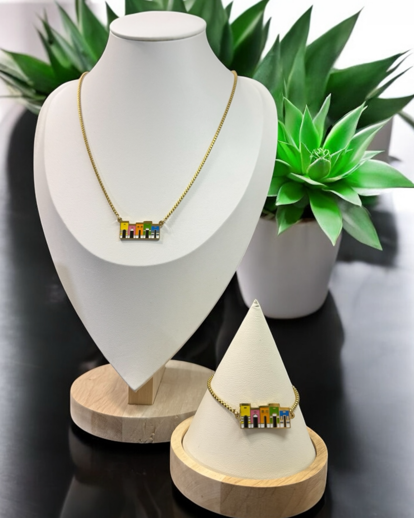 Set Casitas del Viejo San Juan, PR en Dorado (Collar y Pulsera)