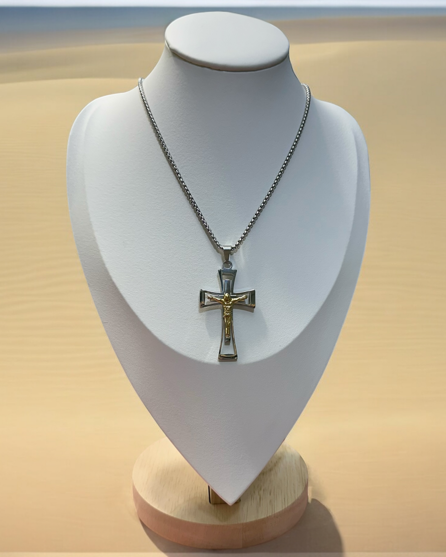 Collar Crucifijo con Cristo en Dos tonos