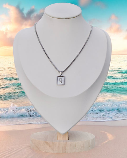 Inicial del Nombre Plateada
 Letra Q