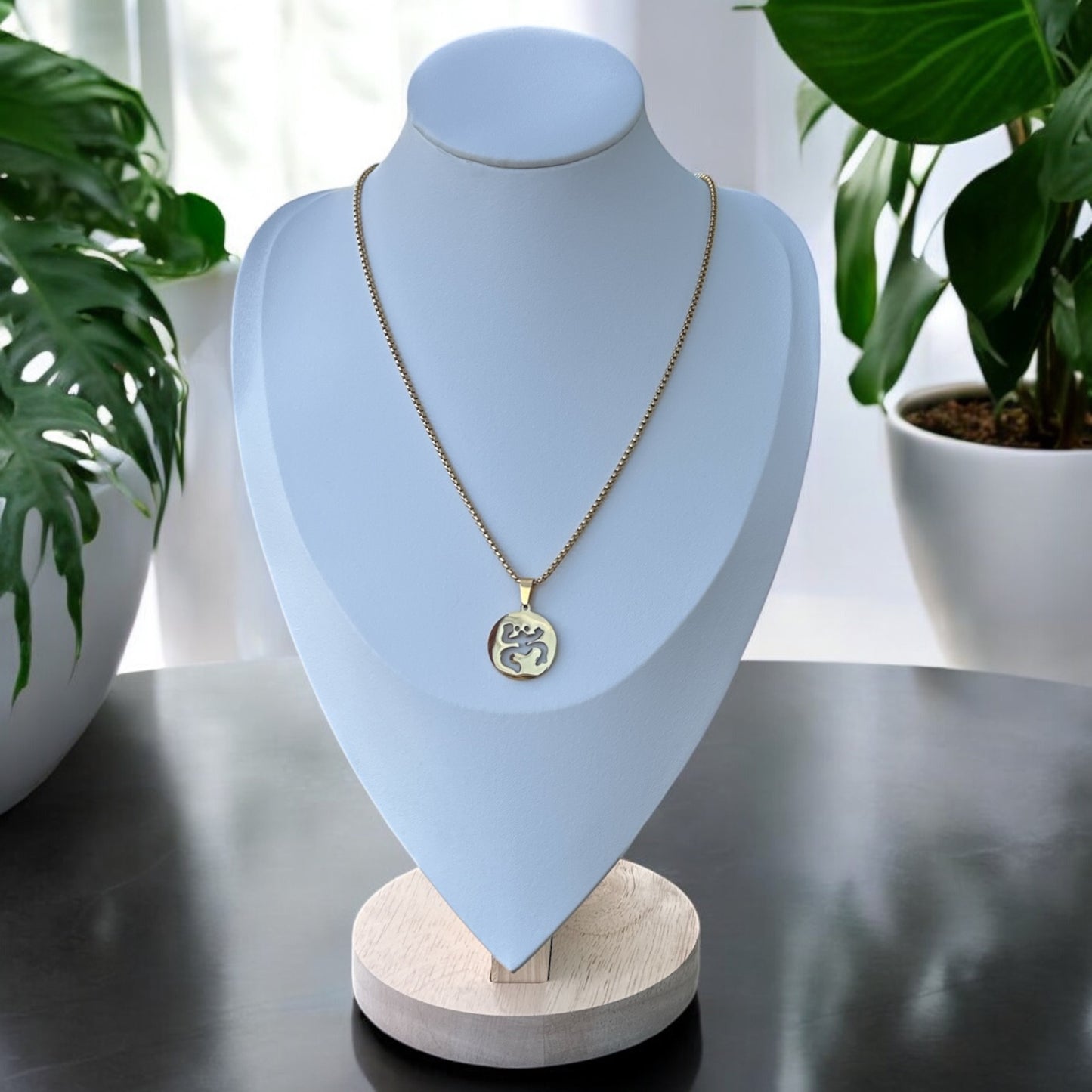 Collar Coqui Taino Redondo en Dorado