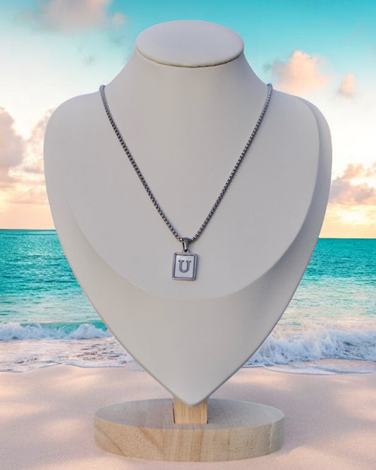 Inicial del Nombre Plateada
 Letra U