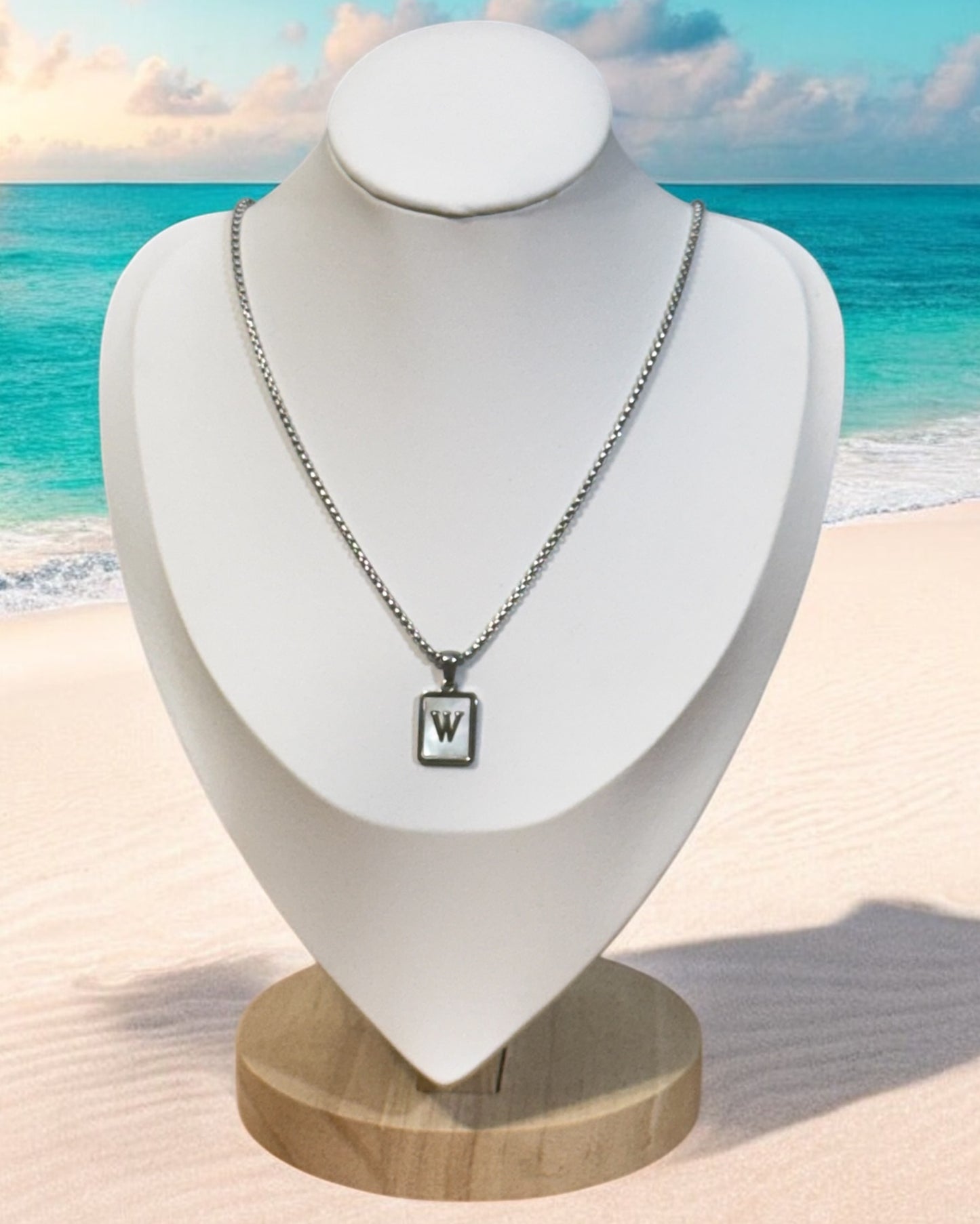 Inicial del Nombre Plateada
 Letra W