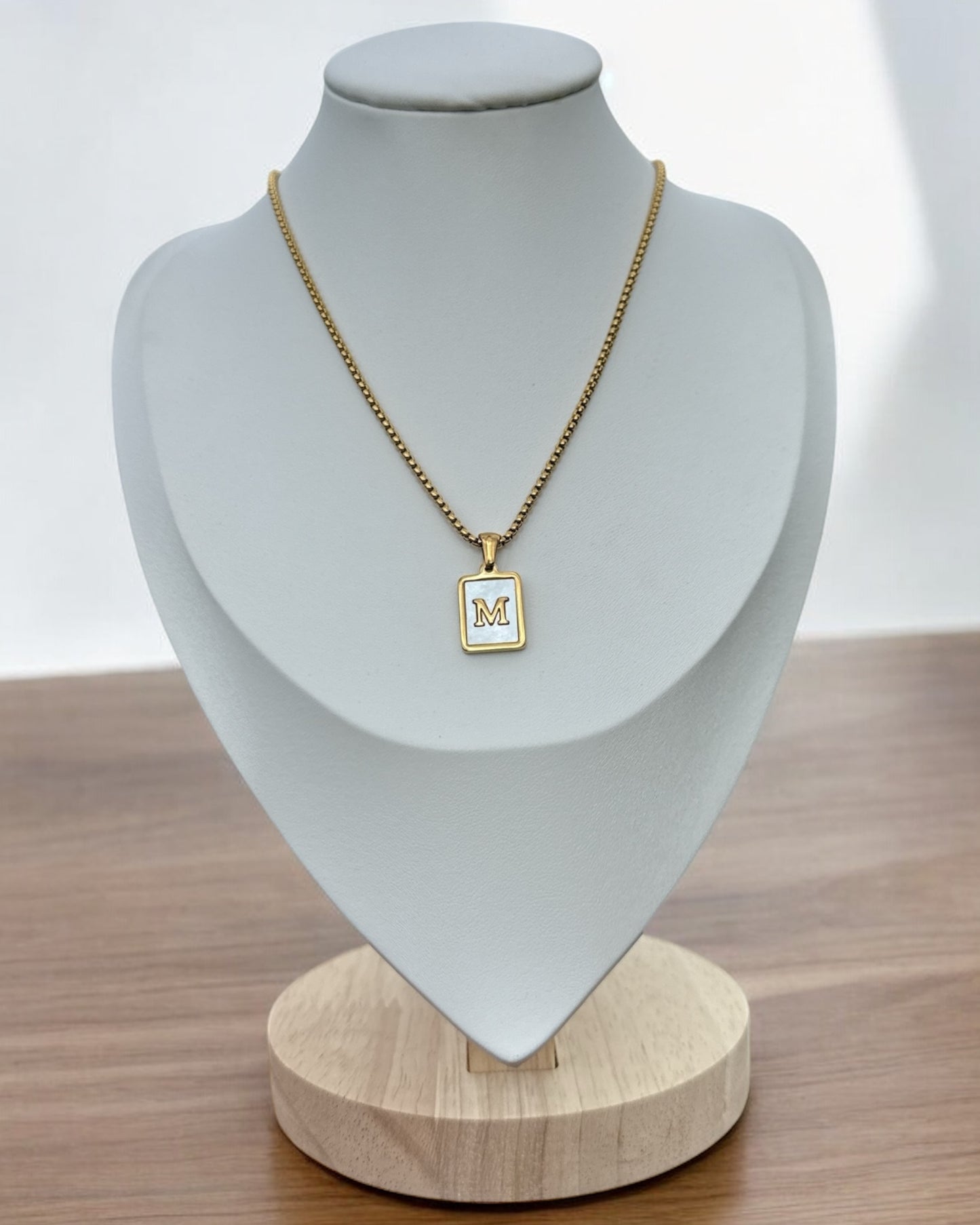 Inicial del Nombre Dorada
 Letra M