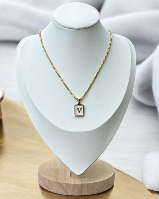 Inicial del Nombre Dorada
 Letra V